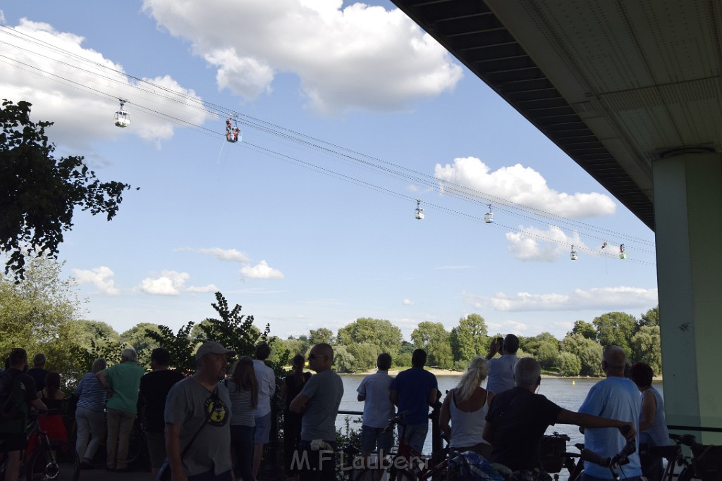 Koelner Seilbahn Gondel blieb haengen Koeln Linksrheinisch P368.JPG - Miklos Laubert